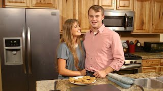 #countingon | mondays at 9/8c on tlc joe and kendra bake their
favorite recipe for oatmeal cookies! full episodes streaming free:
https://www.tlc.com/tv-show...