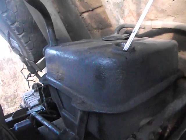 Камаз 5511-8608010-02 бак масляный. Масло в баке камаз. Камаз 5511-8608010-02 бак масляный. Масло в кпп zf камаз 6520. Расширительный бачок змз 406.