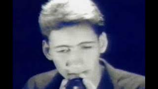 AU-D   -  Tres Notas ( video Original)