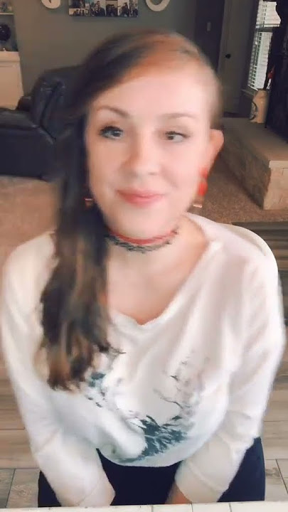 Girl Farts On Live