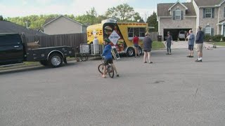 Neighborhood rallies behind food truck