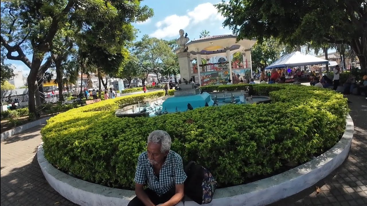 En las calles de Sonsonate, El Salvador 🇸🇻 Col. 14 - Parque - Sensunapan
