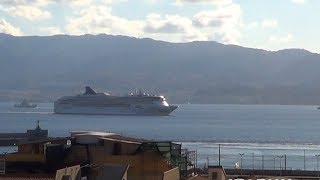 Grande traffico marittimo sullo Stretto di Messina da Villa San Giovanni screenshot 3