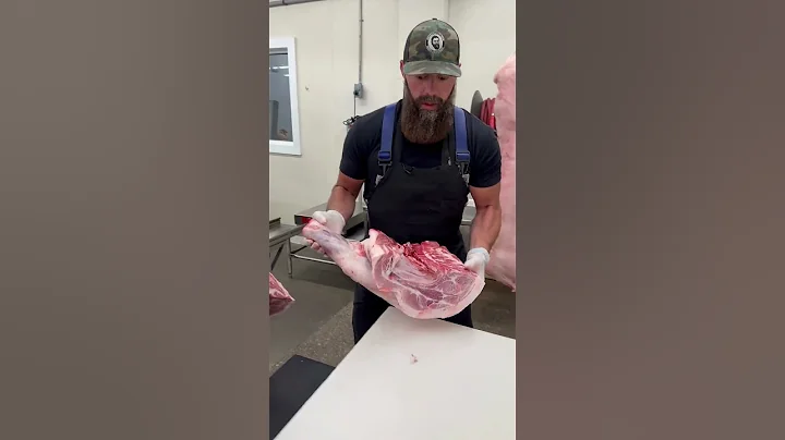 Breaking down a pig 🔪🐖 #shorts #pork #pig #butcher