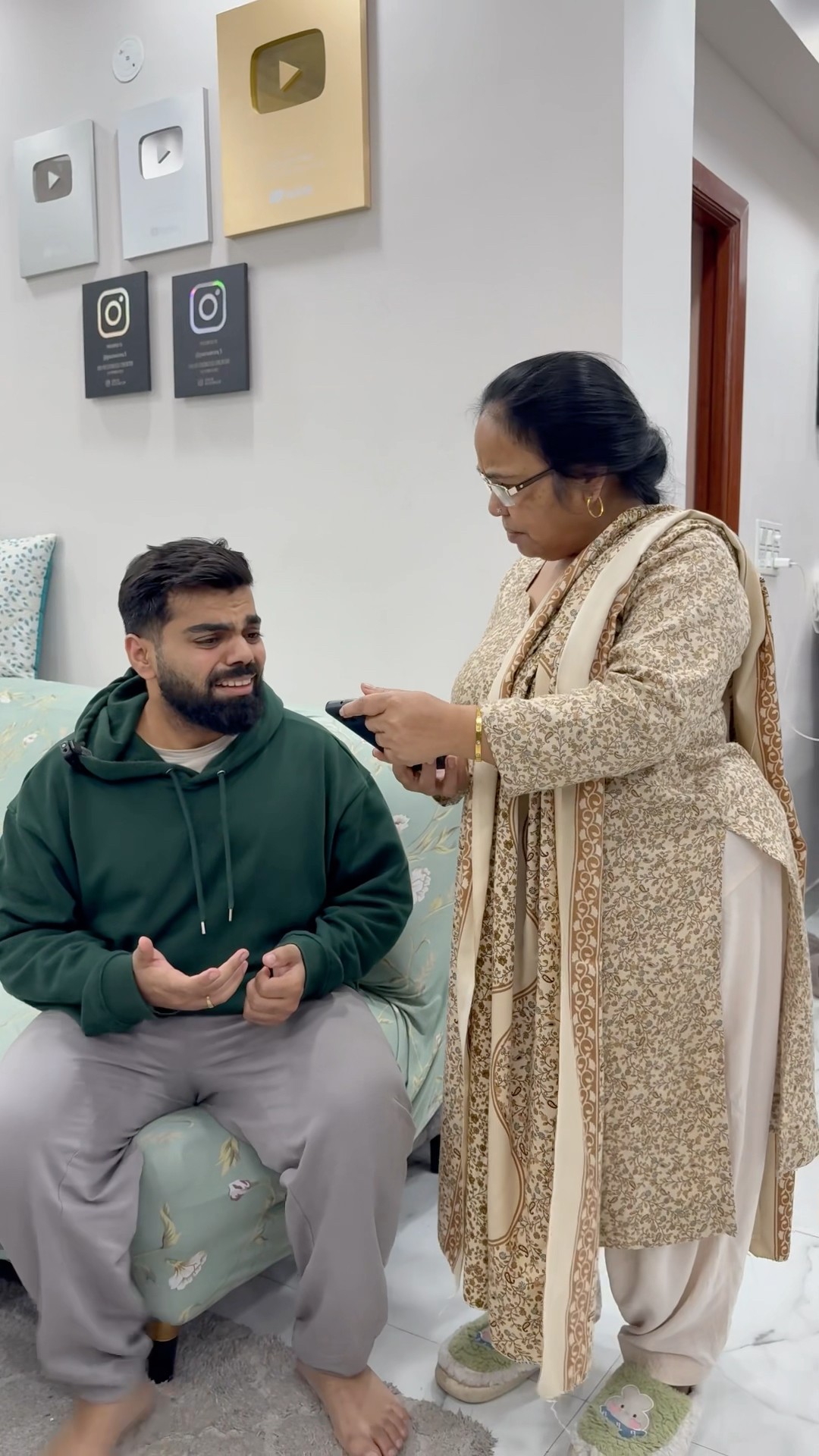 Mummy nai gaurav ko bina baat k dant diya #shorts #youtubeshorts #gauravaroravlogs