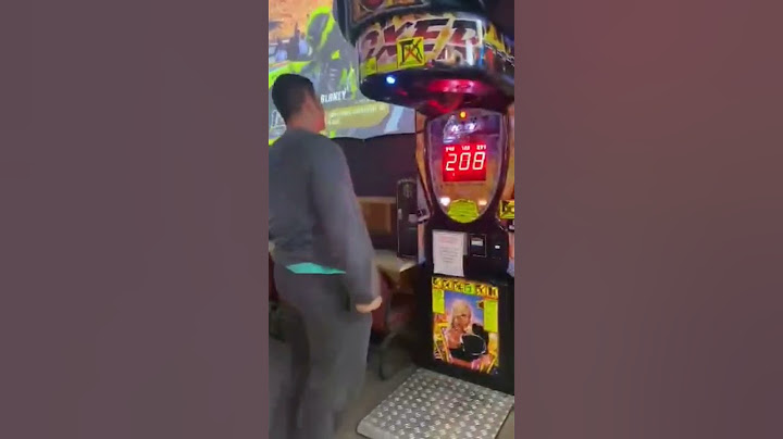 How to score high on a punching machine. All to easy #punchingmachine  #punchingbag #shorts