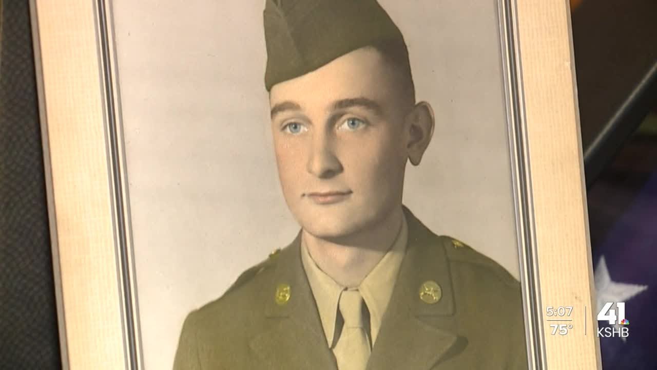 World War II veteran shares stories of service - YouTube