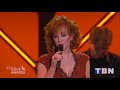 Reba McEntire Performs "Back To God" & "Swing Low Sweet Chariot" | 48th Annual GMA Dove Awards | TBN
