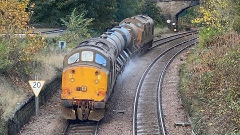 RHTT Week 5 with 37425 and 37716 at St James’ Drive Bridge