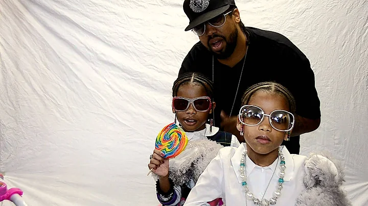 GURLS BEHIND THE SCENES WITH MANAGER REGINALD SIMM...