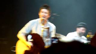 Noel Gallagher & HFB live in Milan 28112011 - Half the world away