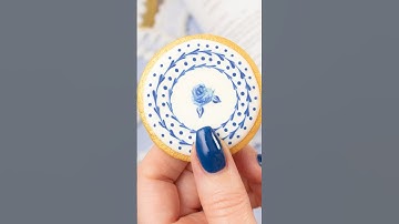 How to make a royal icing rose #decoratedcookies #cookieart #cookiedesign #wetonwettechnique