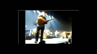 Morrissey Boz Boorer hits a security guard to defend a mexican fan
