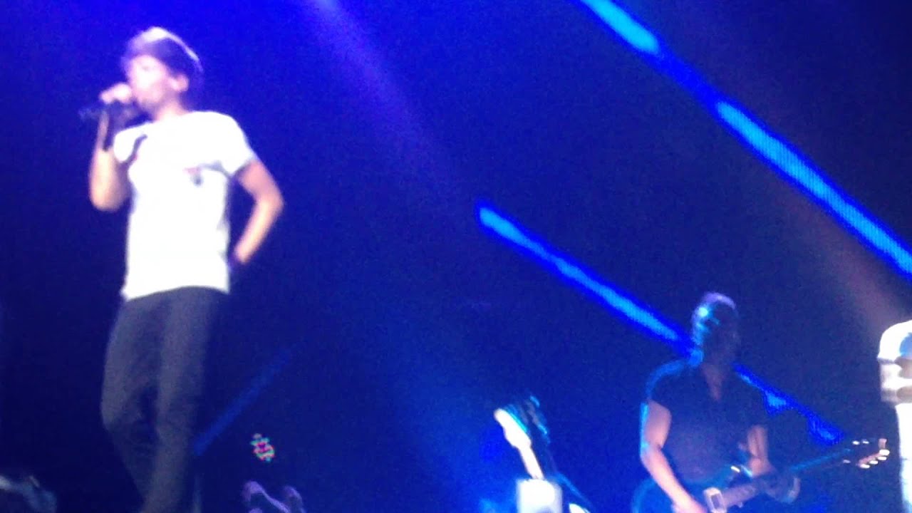 She's Not Afraid One Direction Sydney 6th October 2013 TMH Row 3
