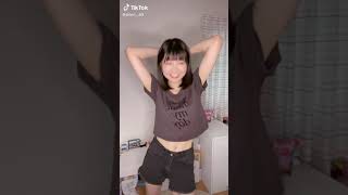 おへそがチラチラ見えるダンス【TikTok】