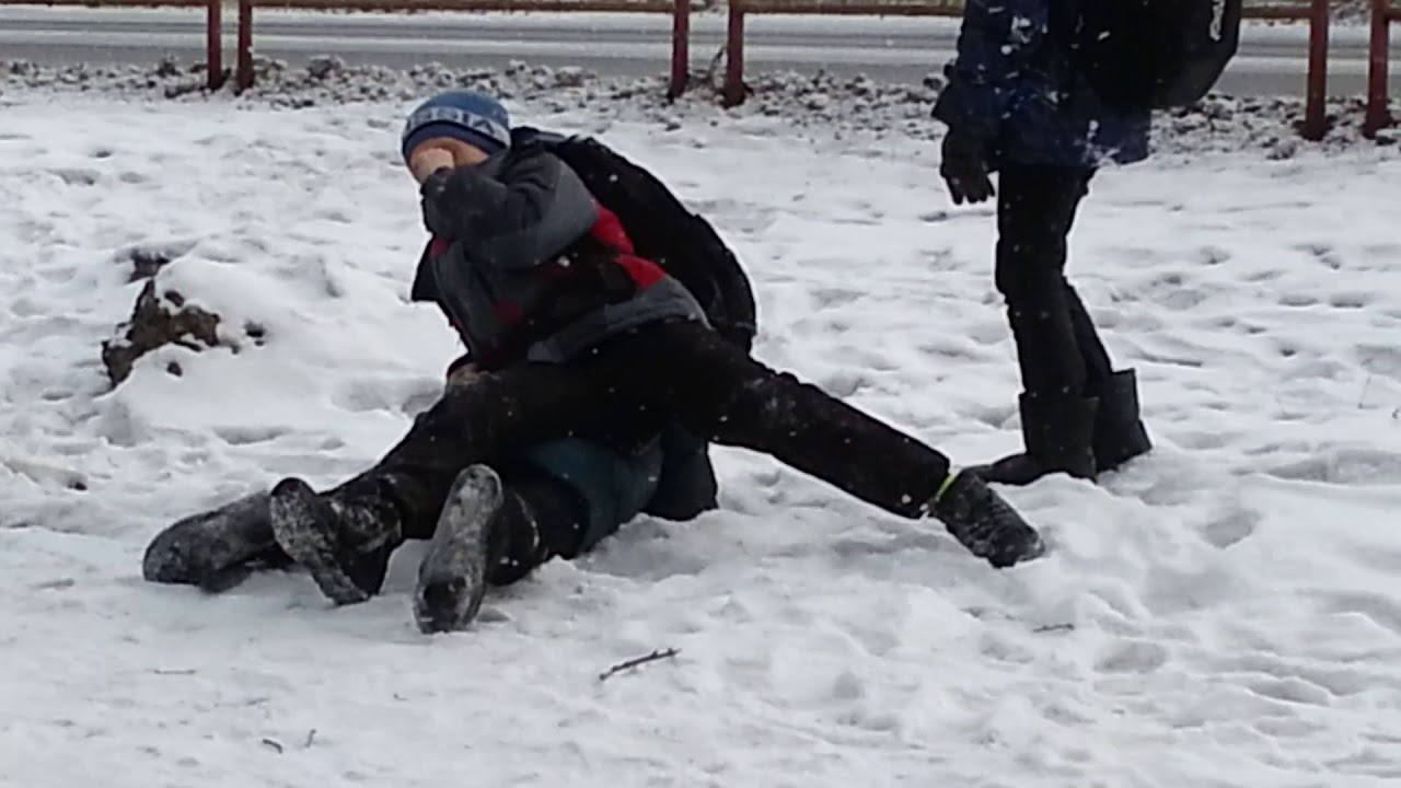 Снова бои на улице - YouTube