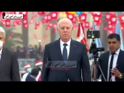 من يذهبون الى قبر بورقيبة