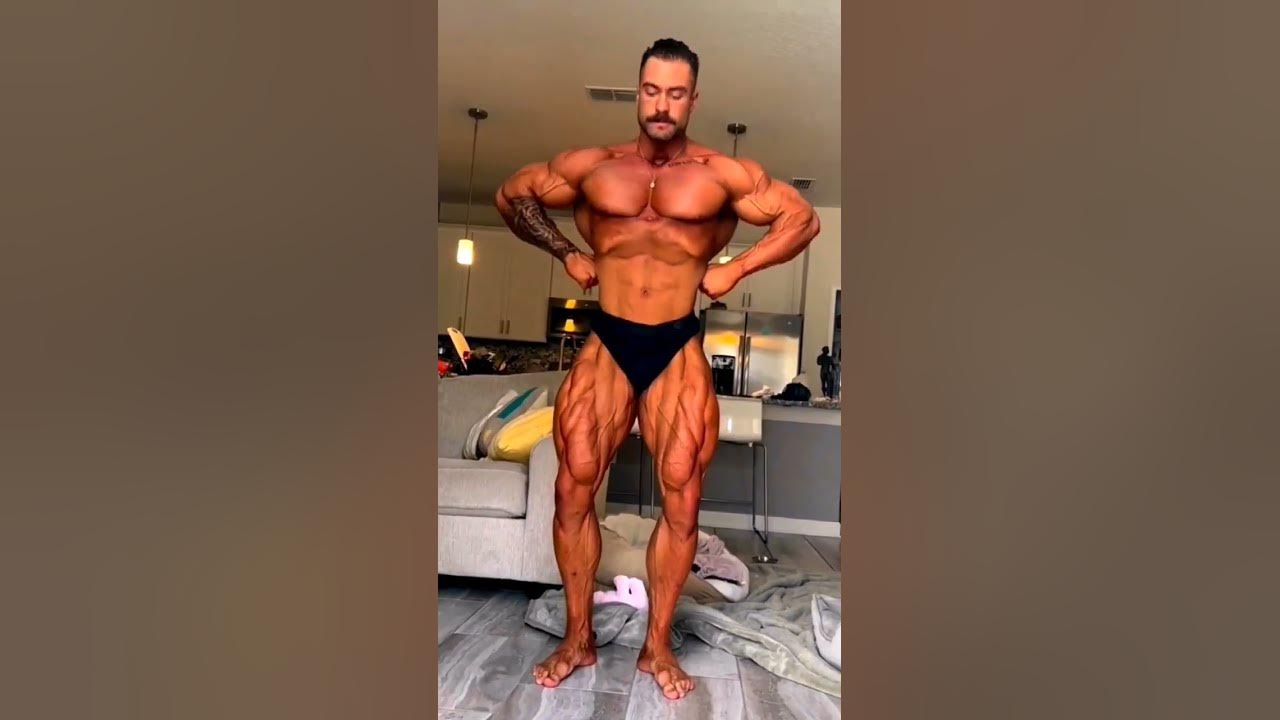 Chris Bumstead шпагат