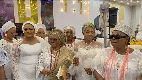 OONI OF IFE WIVES ON THE DANCE FLOOR WITH IYALAJE OODUA AT HIS ELDER BROTHER 60TH BIRTHDAY