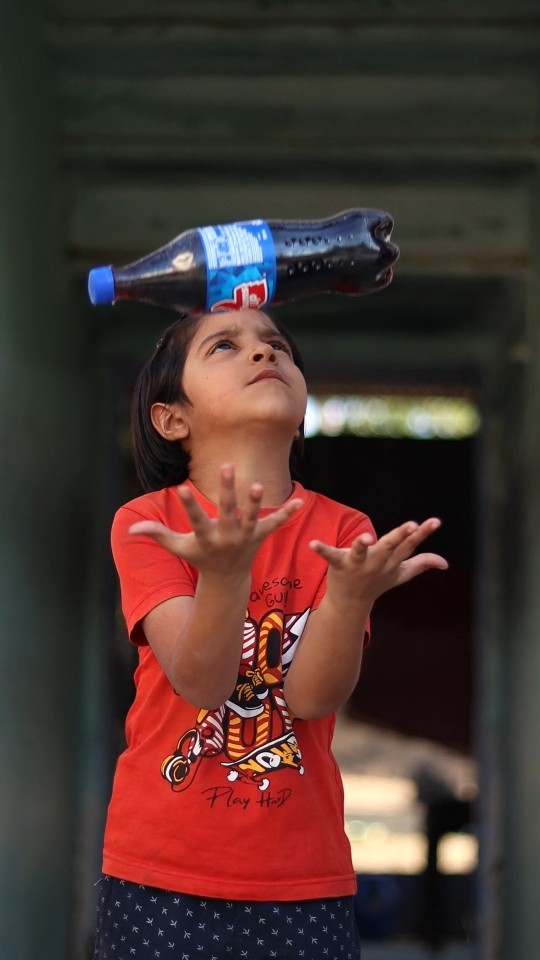 Mansi ne Cold drink ke liye Sare Balloon Fod Diye #shorts #balloon #trending #maa