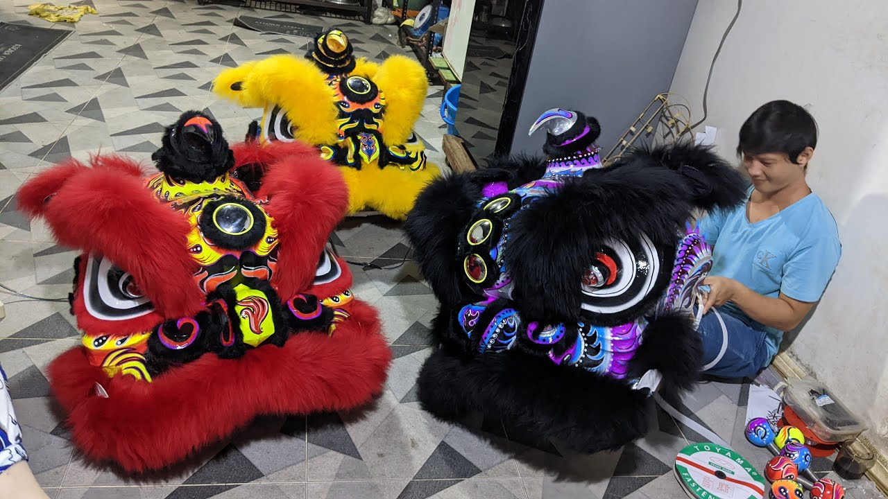 Proses pembuatan barongsai Mengkok