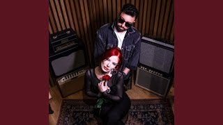 Bir Çiçek Bırak Resimi