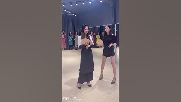 Khánh Ly catwalk cực đẹp với trang phục áo dài | BYB Academy | Đào tạo người mẫu Hà Nội
