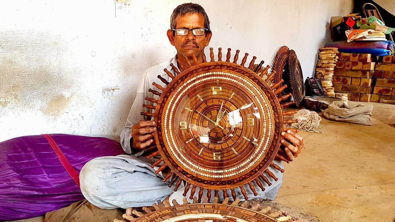 Wall Clock made up of WOOD | INCREDIBLE Technique