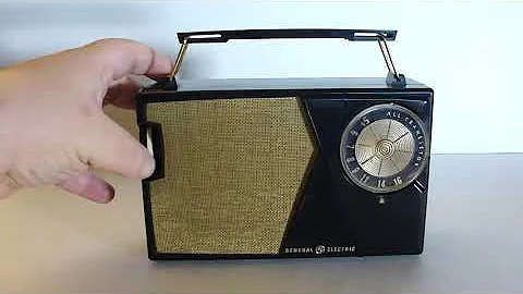 Vintage 1960's GE P-807H Portable Transistor Radio