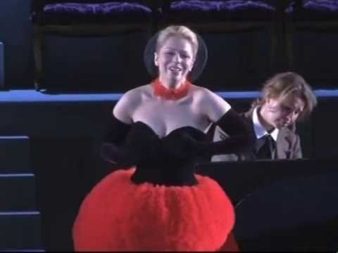 ツェルビネッタ役のダニエラ・ファリー〜《ナクソス島のアリアドネ》より YouTube