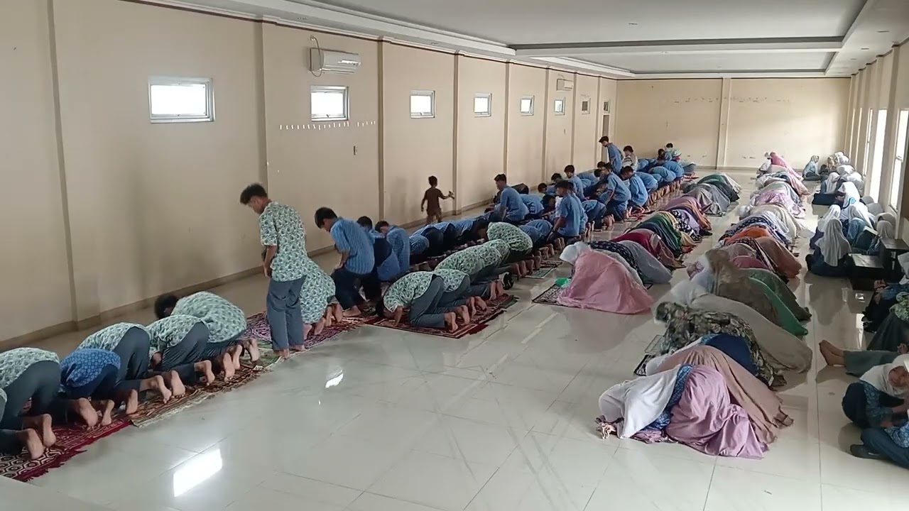 #solatdzuhurberjamaah