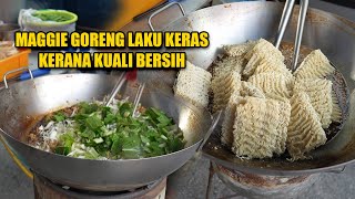 KUALI BERSIH penyebab gerai MAGGIE GORENG ini sentiasa di PENUHI PELANGGAN.