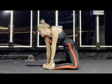 Contortion Routines in Circus. Flexible Girl. Flexshow.