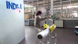 Handling long cloth rolls safely and effortlessly