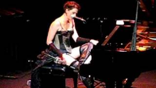Amanda Palmer - Sydney Opera House - Vegemite Song (Happy Little Vegemites)