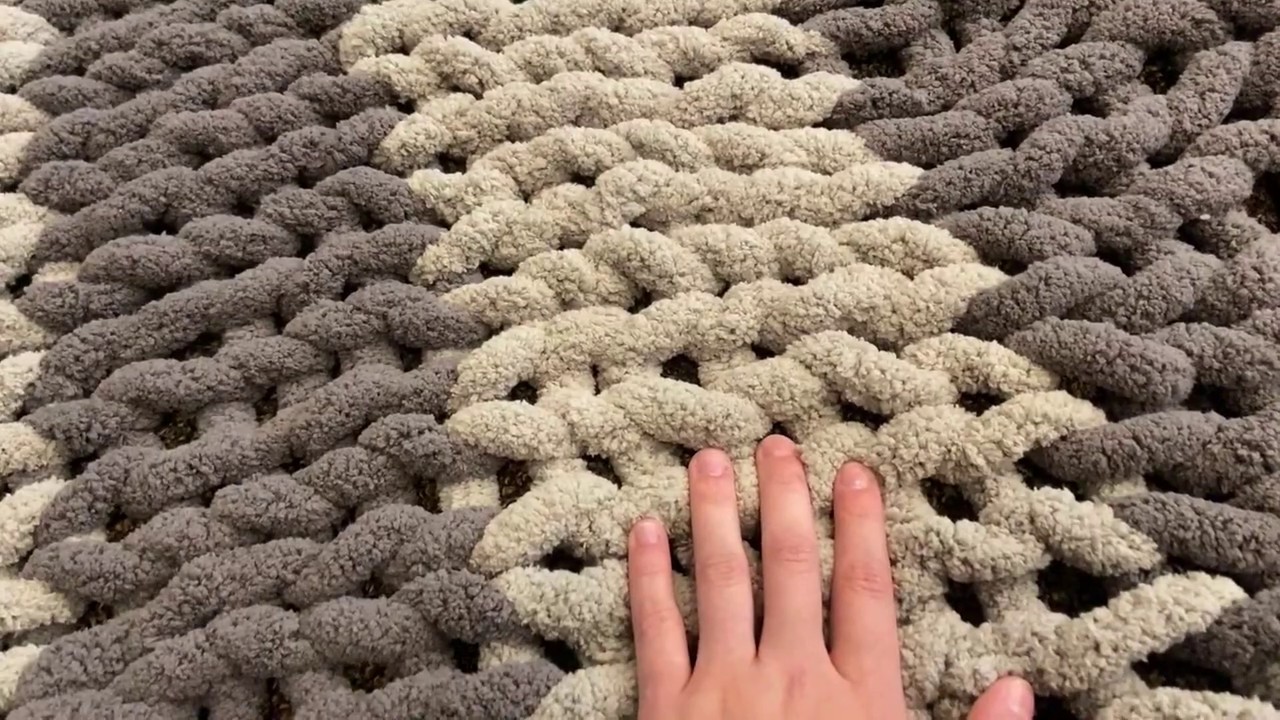 How I make a hand-knit blanket with bulky yarn 