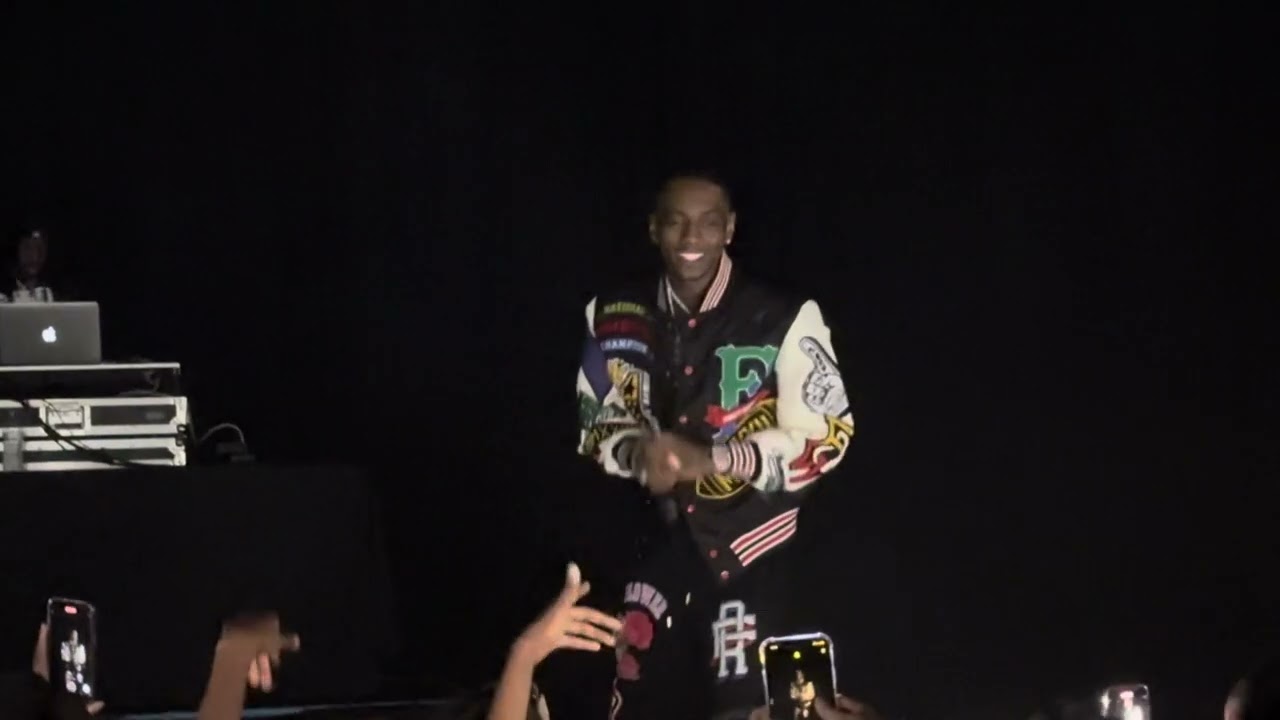 Soulja Boy kiss me thru the phone LIVE!!!