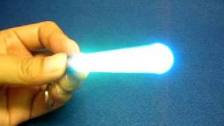 [Dealextreme] Mini Lightsabre LED Keychain 4AG3