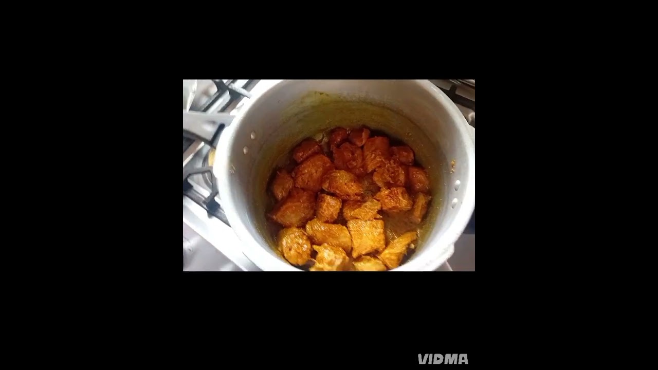 Curry turky neck and white rice with mix vegetable and pasta with mix vegetable.