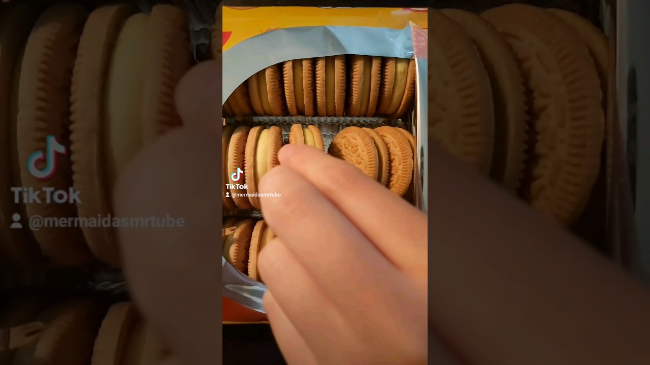 Taste Testing Maple Syrup Oreos as a CANADIAN 