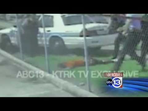 Houston cops kick 15 yo in the face, Mayor Annise ...