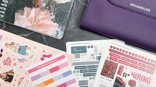 картинка: Распаковка посылки от Remarklee | Разворот со стикерами от Кати Адушкиной | Doronina Anastasia