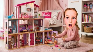 ADA BARBİE BEBEKLERİ İLE EVCİLİK OYNUYOR! TÜM BARBİELERİ HAVUZA GÖTÜRDÜK! 