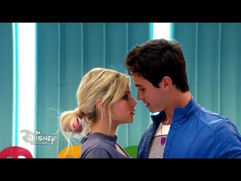 Soy Luna 3 - Ámbar y Simón Patinan Juntos y Casi se Besan - Capitulo 55