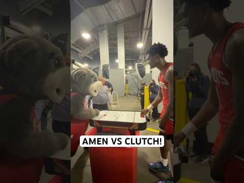 Amen Thompson beats Clutch the mascot in air hockey 🥅
