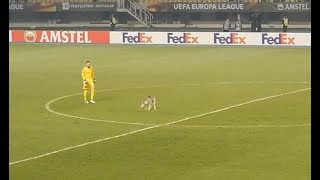 Dog invades pitch during Vardar - Rosenborg (07.12.2017)