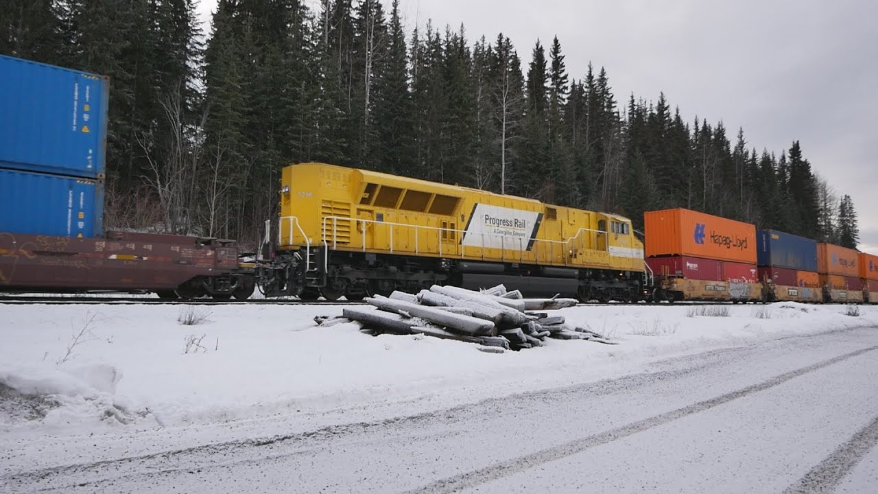 CN Intermodal With a Progress rail DPU