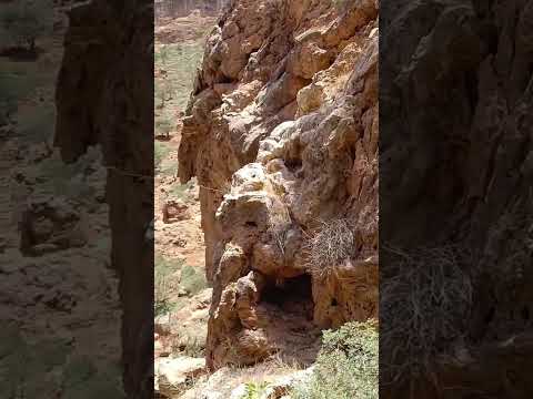 هنا ما يسمى بالمغارات اخر مناظر شلالات اوزود مع النهر