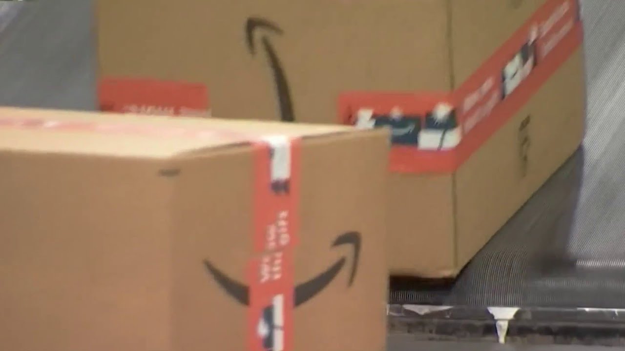 Look Inside Busy NJ Amazon Fulfillment on Cyber Monday - YouTube