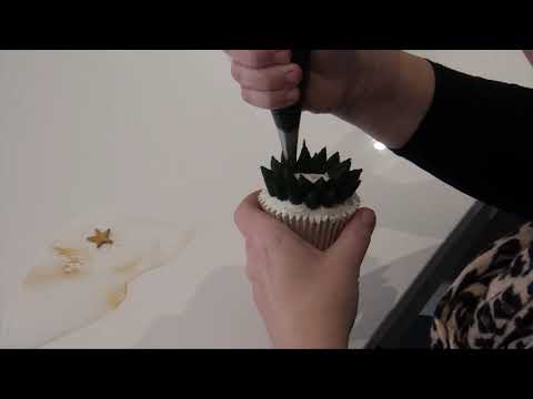 Wie machen Weihnachtsbaum-Kuchen